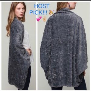 Beautiful ultra soft faux fur cuddly shrug!! Host pick!!